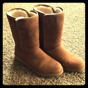 UGG 8.5M Amie chestnut slim boots